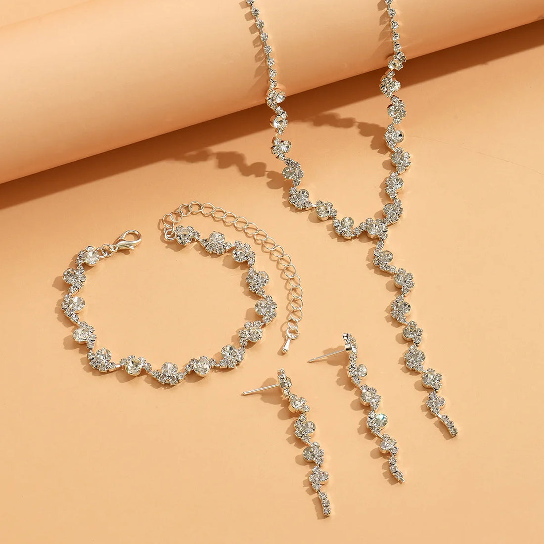 4 pieces of women's European and American fashion jewelry set, rhinestone necklace, bracelet, earrings, bride's wedding dress ac